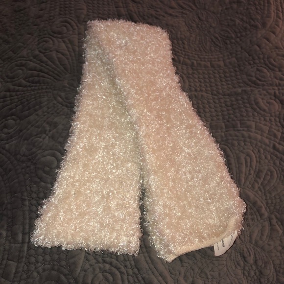 Off White Scarf - Picture 5 of 8